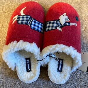 Lands End NWT Christmas kitty slippers.